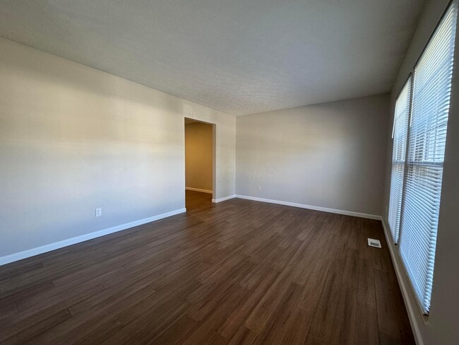 Building Photo - 361 St Thomas Dr