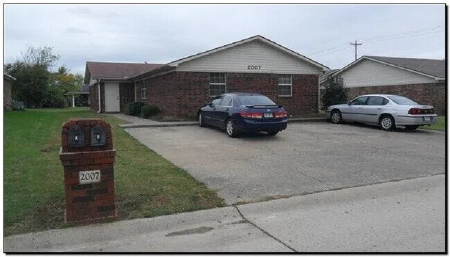 Foto del edificio - 2007 Silver Springs Cir