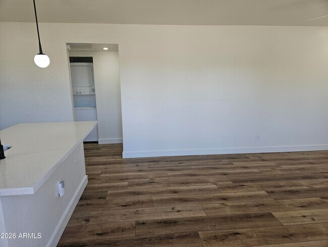 Foto del edificio - 827 E Marlette Ave