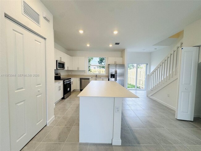 Foto del edificio - 223 NW 11th Ct