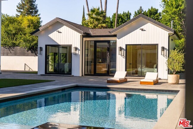Building Photo - 5414 Genesta Ave