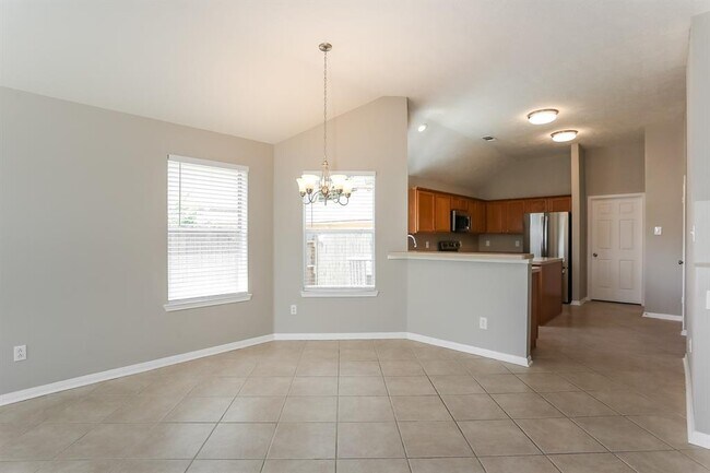 Building Photo - 835 Legend Spring Dr