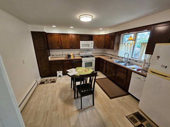 Building Photo - 432 American Legion Hwy