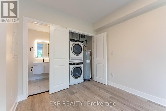 Building Photo - 362-362 Lacasse Ave