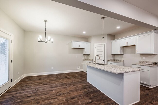 Building Photo - 809/811 Rodeo Lane