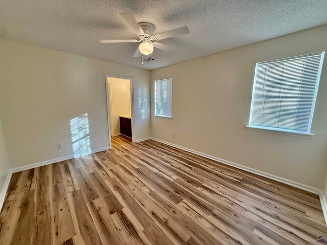 Foto del edificio - 126 Kensington Cir