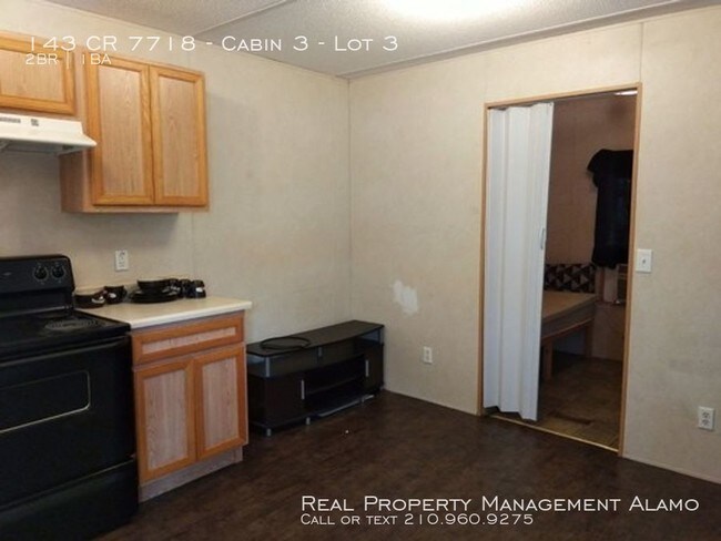 Building Photo - 2 bedroom 1 bathroom country home