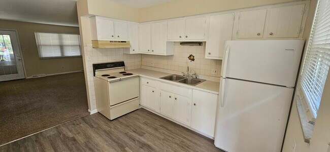 Building Photo - 920 Southline Dr