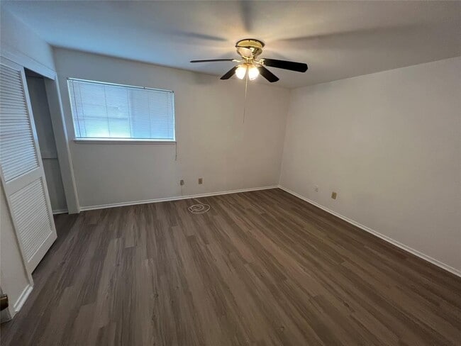 Building Photo - 8048 Sands Point Dr