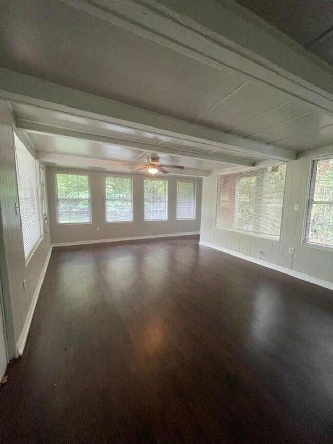 Foto del edificio - PRICE REDUCED Completely upgraded 3/1 1234...