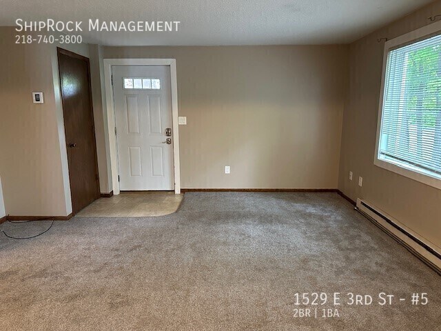 Foto del edificio - 1529 E 3rd St