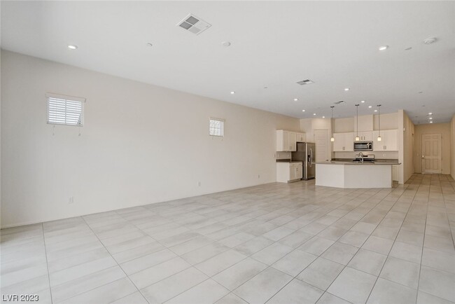 Building Photo - 10924 Chipotle Ave