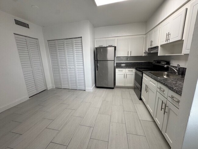 Building Photo - 3720 SW 59th Ave