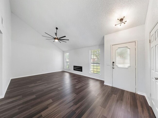 Building Photo - 3002 Mesquite Dr