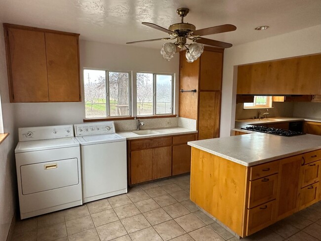 Building Photo - 26997 Rd 164