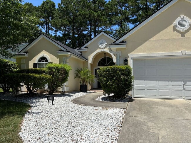 Building Photo - Available 7/9. Gorgeous, Fully Remodeled 3...