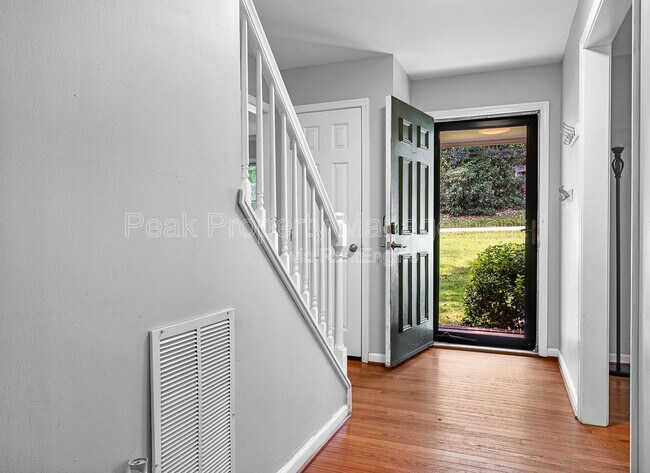 Foto del edificio - 2353 Shoreham Dr