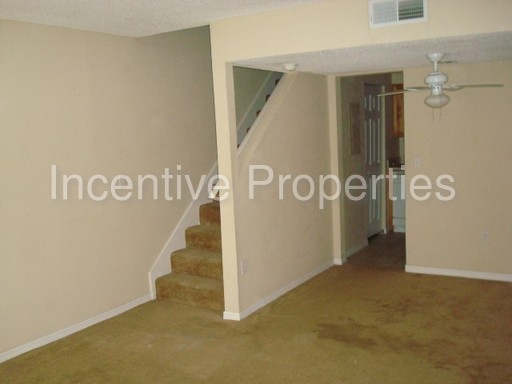 Building Photo - 8027 Palmera Pointe Cir