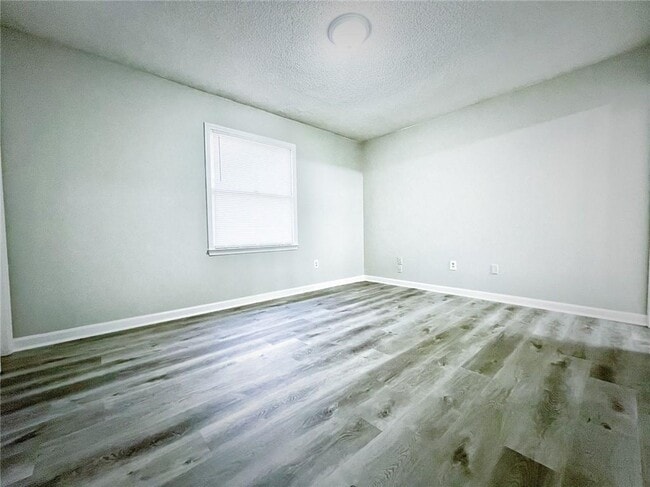 Building Photo - 1550 Oakpoint Dr SW