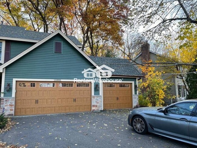 Building Photo - Available April 15 4 Bedroom 3 Bathrooms Single Family Home in Plymouth