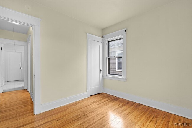 Foto del edificio - 394 Taunton Pl