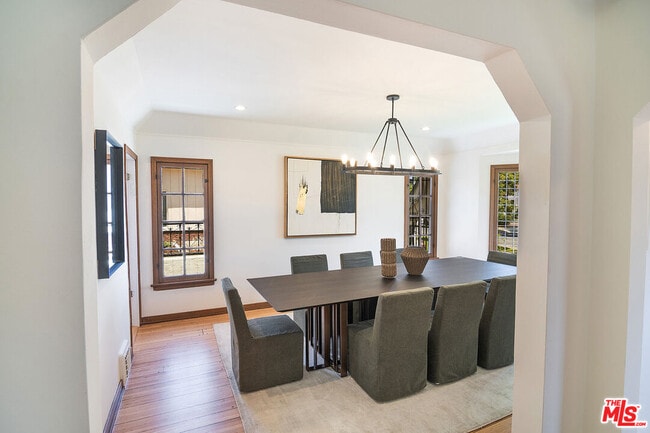 Building Photo - 137 N Poinsettia Pl