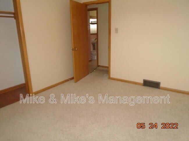 Foto del edificio - 2551 S 68th St