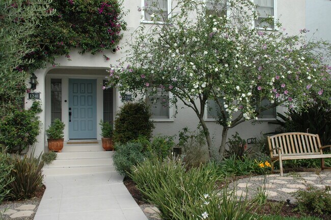 Frente de la casa - 1241 Keniston Ave