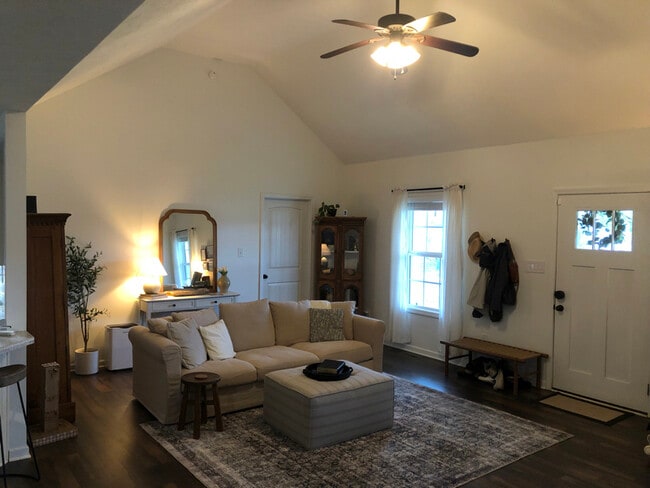 Foto del edificio - 140 Landon Ln