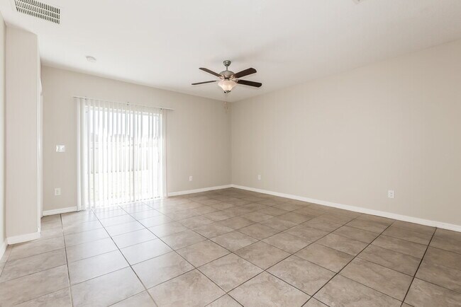 Foto del edificio - 6807 Blue Moon Wy