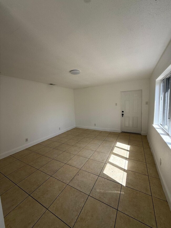 Building Photo - 6230 NW 18th Ct