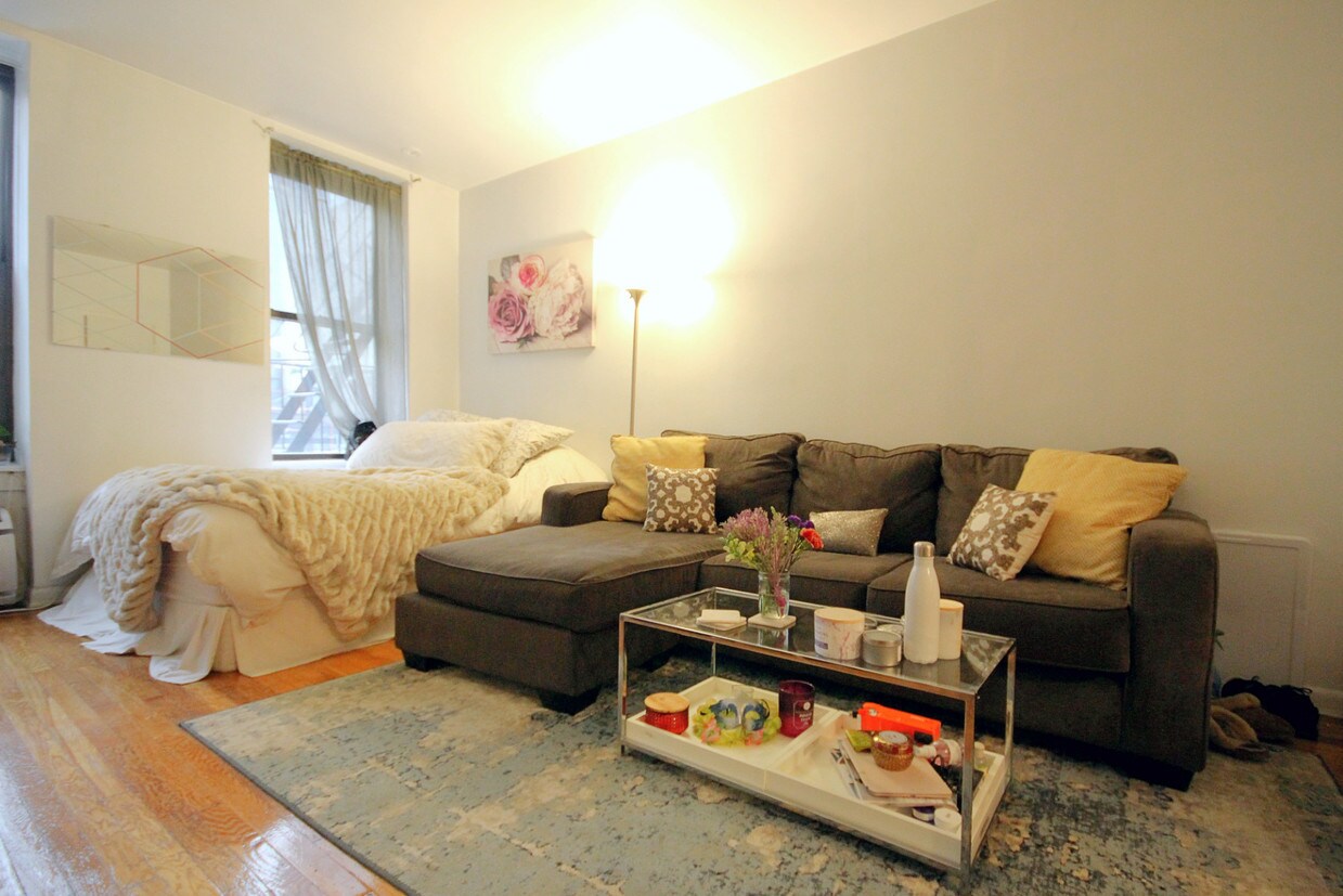 Primary Photo - 247 East 52nd Street