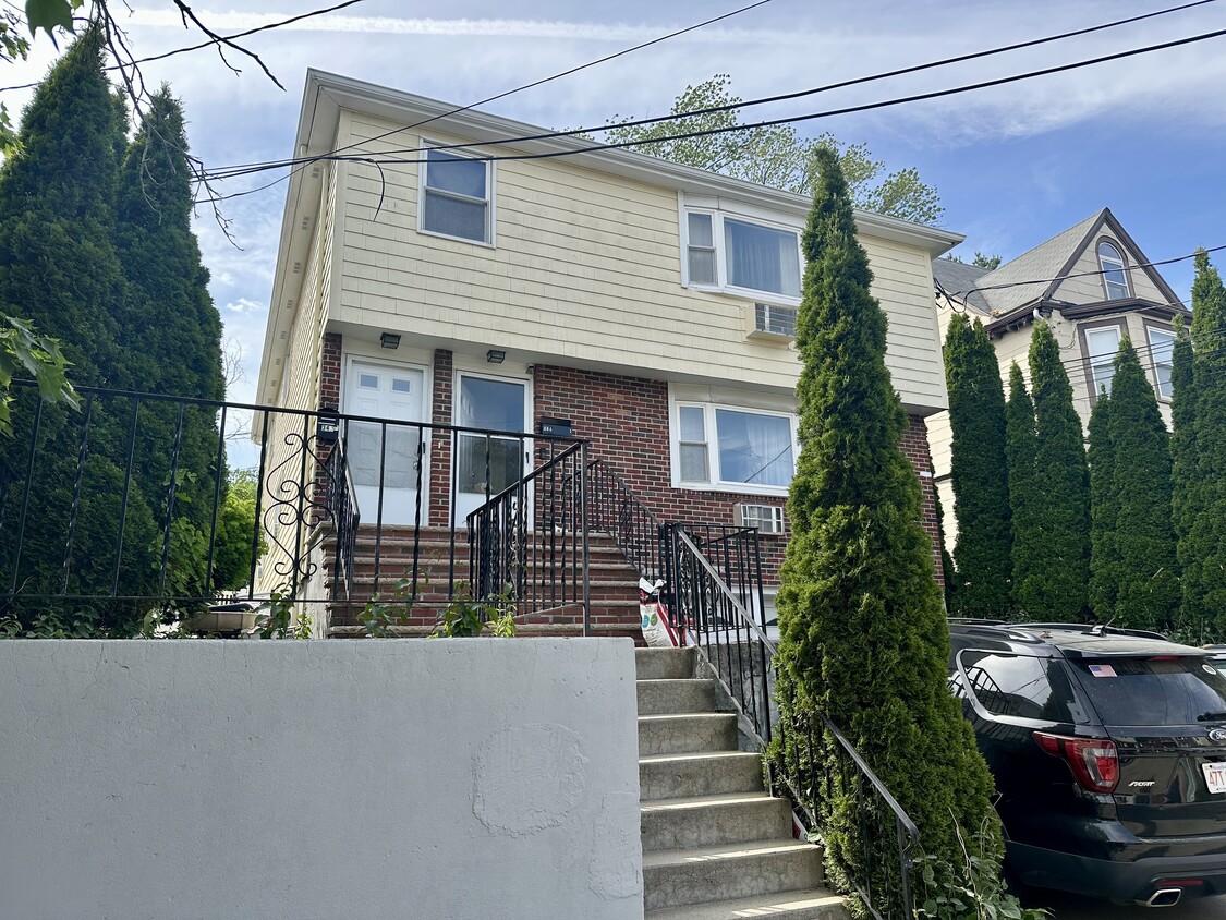 Primary Photo - 34 Olcott St