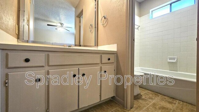 Foto del edificio - 2405 Patrick Henry St