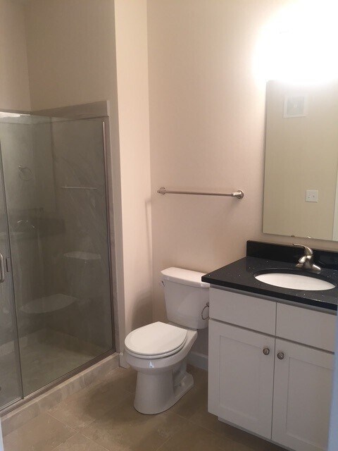Baño - 2500 Muscatine Ave