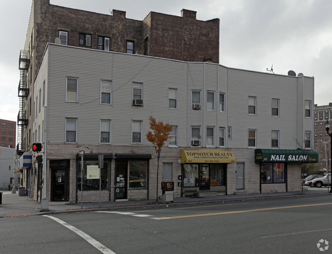 Building Photo - 683-687 Montgomery St