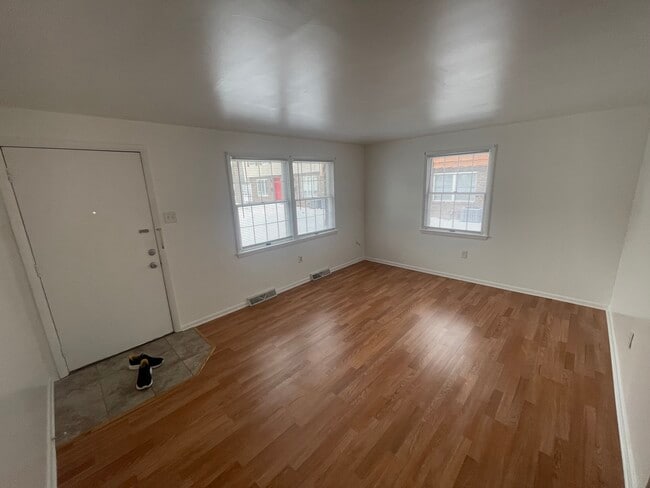 Building Photo - 908 Church St