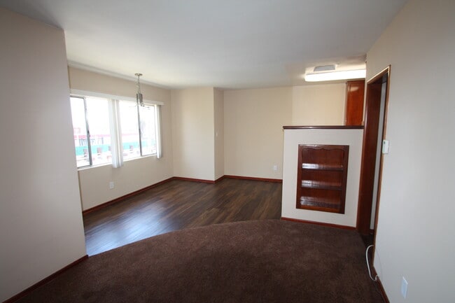 Building Photo - 5925 Crenshaw Blvd