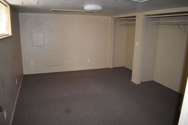 Building Photo - 650 N Main St