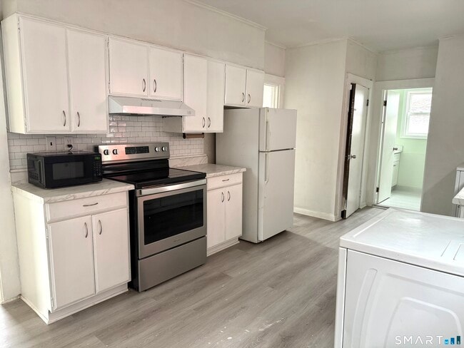 Building Photo - 21 Edgar St