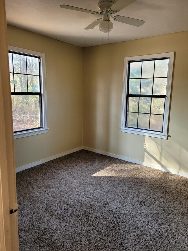 Building Photo - 2819 Pinebrook Dr