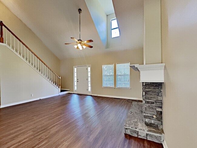 Building Photo - 227 Starlyn Drive