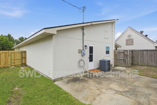Building Photo - 7647A Ling Rd
