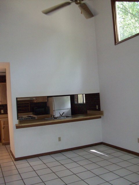 Building Photo - Spacious Two Bedroom, Two Bath Town Home L...