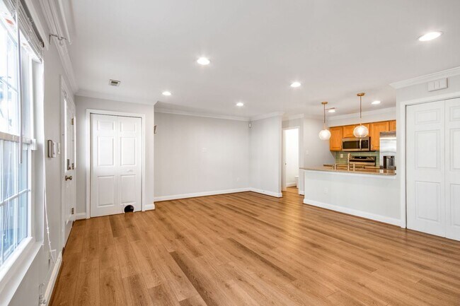Building Photo - 14318 S Shore Ct