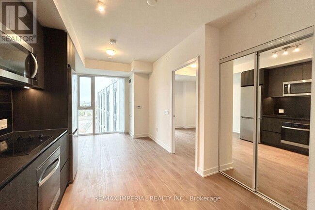 Photo du bâtiment - 5858 Yonge St