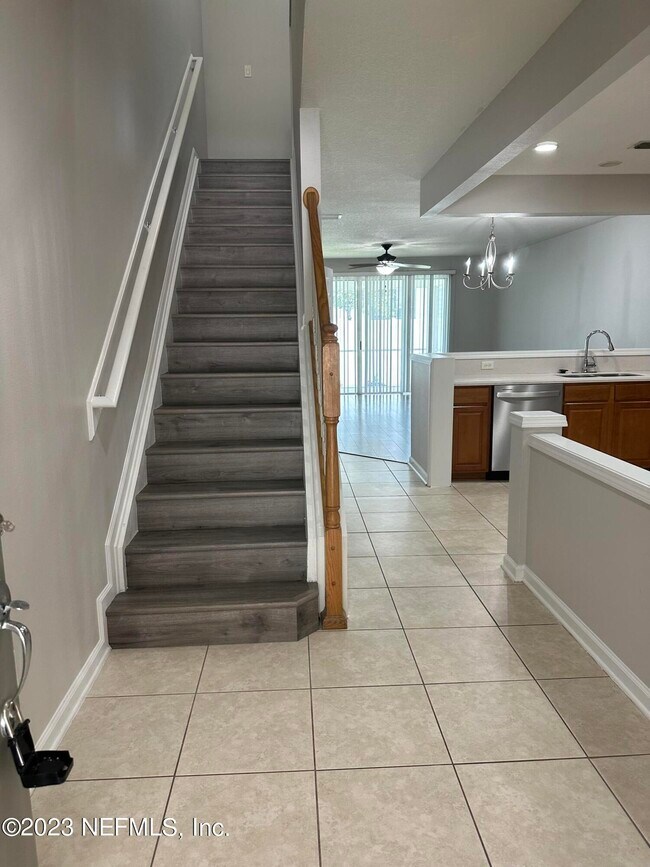 Building Photo - 4243 Highwood Dr