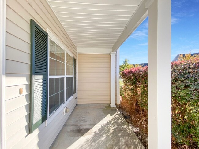 Building Photo - Two Bedroom Townhome in Godley Park with m...