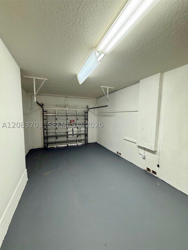 Foto del edificio - 2601 NE 41st Cir