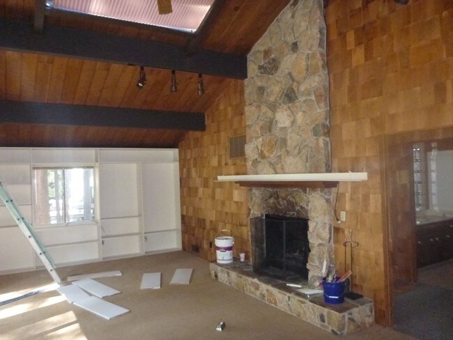 Building Photo - 4 br, 2 bath House - 859 S. Dyer